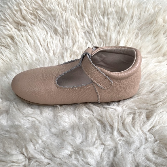 Toddler kids Mary Janes size 11T. Nude pink colour with rose gold hardware - Picture 5 of 9